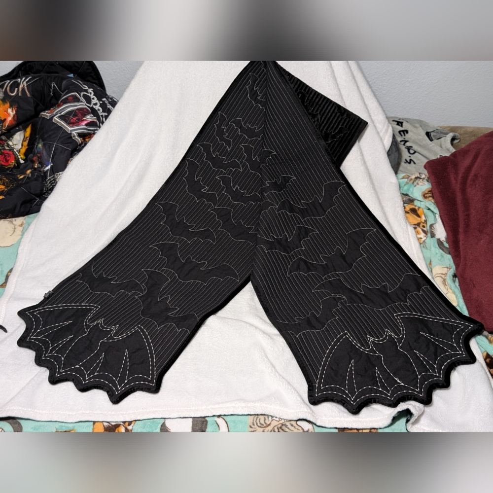 Cynthia Rowley Curious Bat Halloween Table Runner - Picture 6 of 11